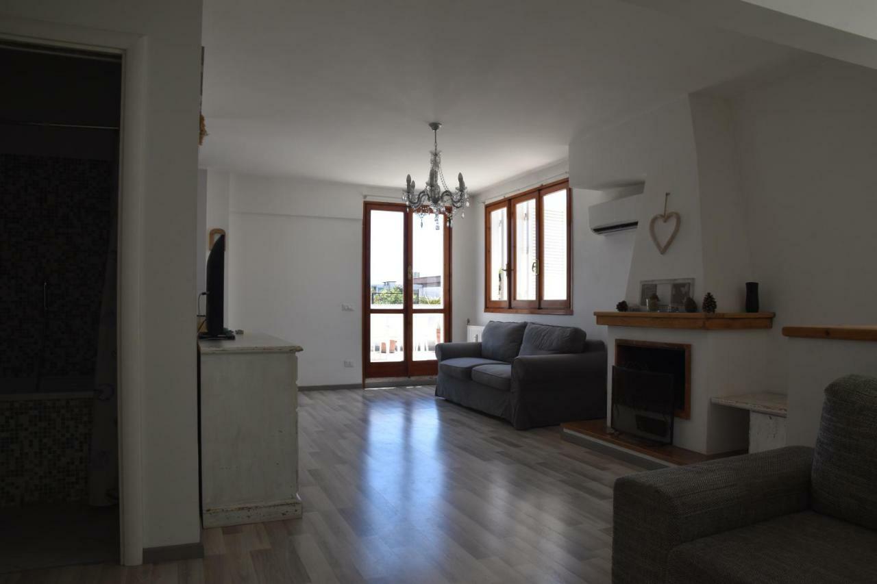 Superattico Panoramico Lägenhet Castel Fusano Exteriör bild
